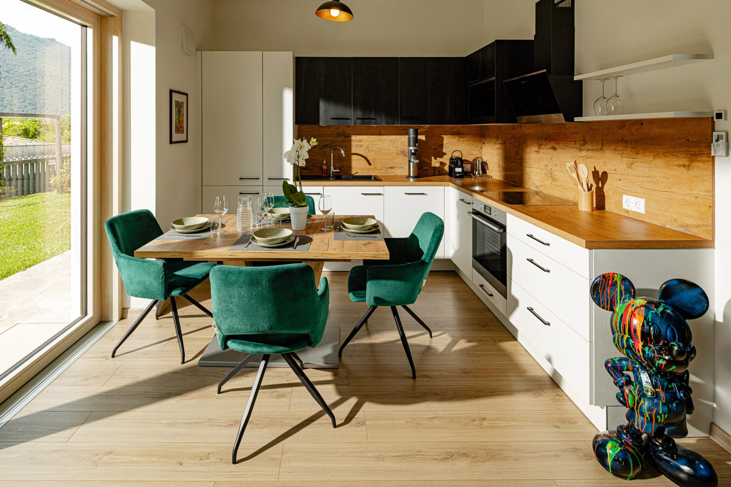 Dining area and fully equipped kitchen